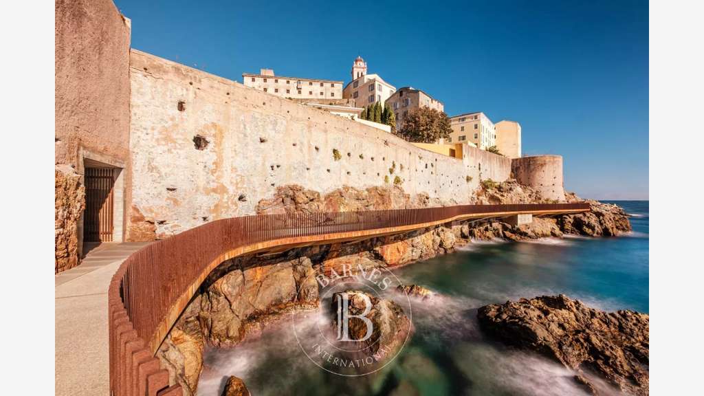 Actif hôtelier fort potentiel à vendre à Bastia
