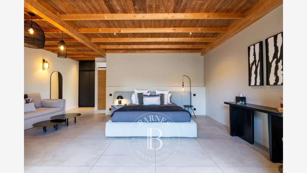 AV hôtel 345m² cadre exceptionnel à Bonifacio
