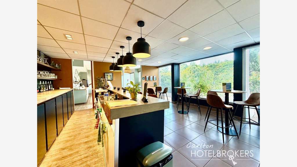 AV hôtel clientèle business en très bon état -13