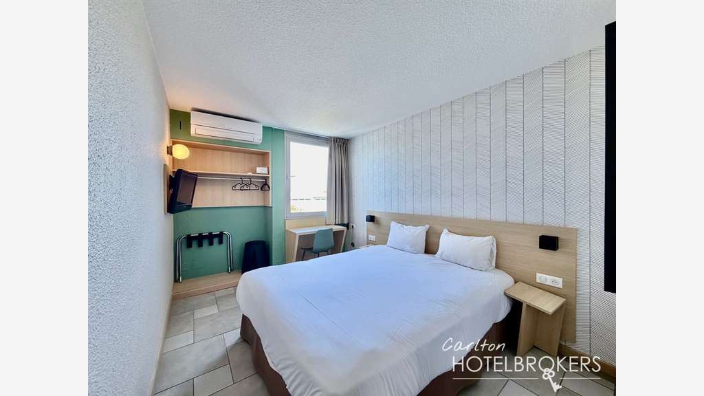 AV hôtel clientèle business en très bon état -13