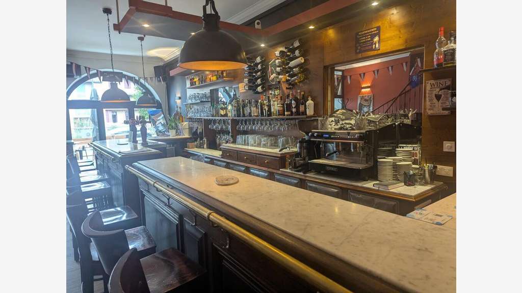 Vente bar tapas licence IV centre ville Castres