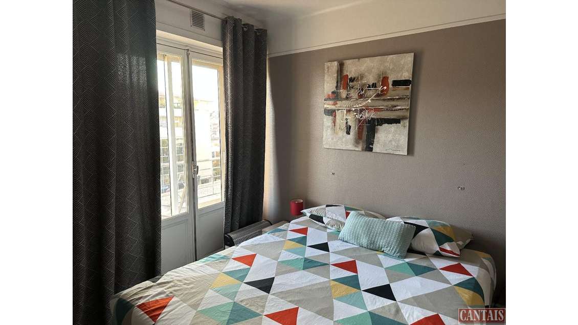 Vente hôtel bureau proche mer sur la Côte d'Azur