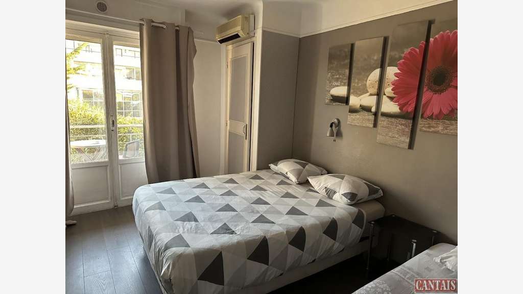 Vente hôtel bureau proche mer sur la Côte d'Azur