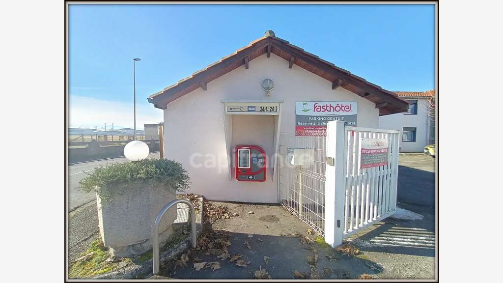 A vendre hôtel bureau ** fort potentiel à Séméac 