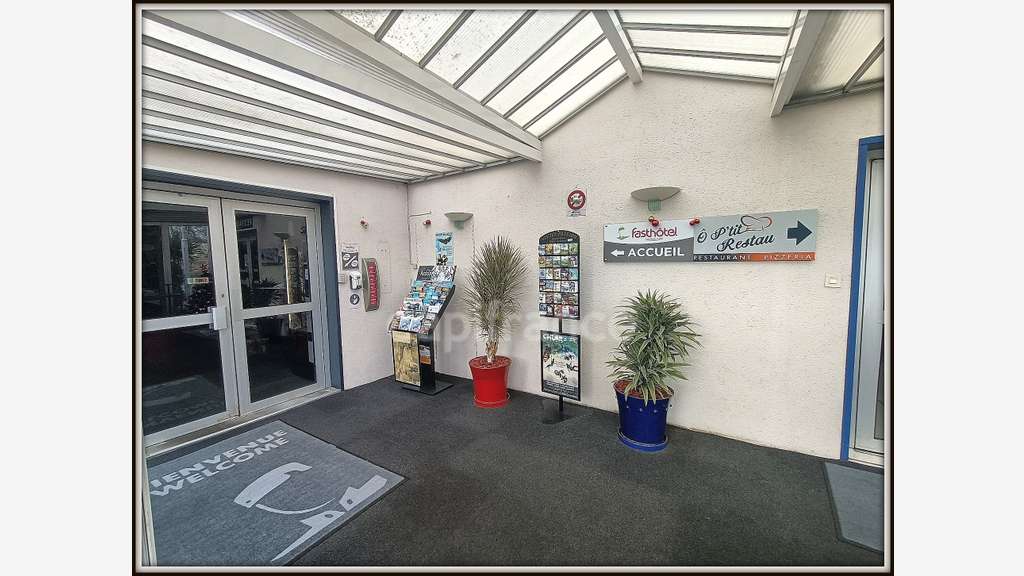 A vendre hôtel bureau ** fort potentiel à Séméac 