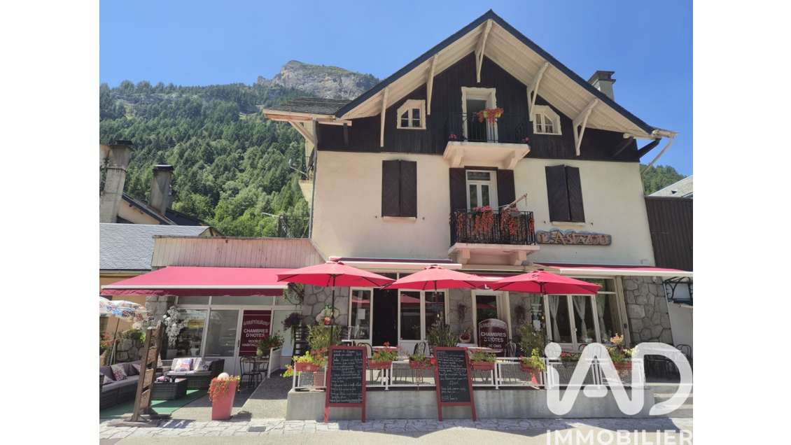 Vente hôtel murs et fdc de 451m² à Gavarnie