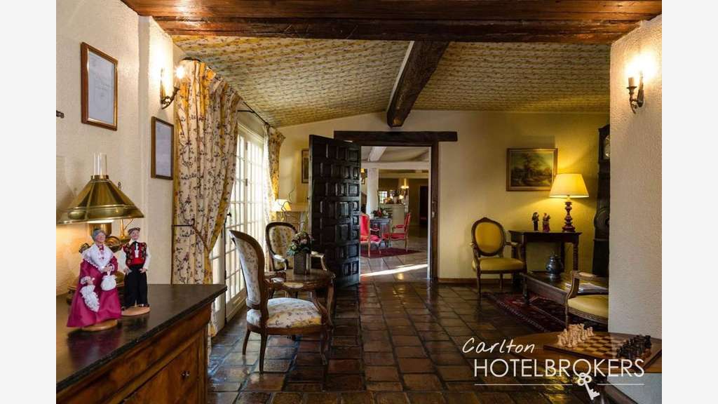AV hôtel ***** spa et restaurant gastronomique 84