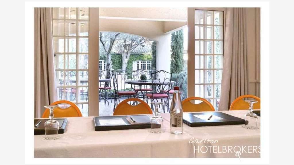 AV hôtel ***** spa et restaurant gastronomique 84