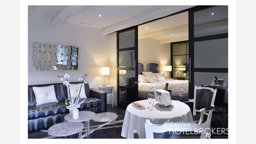 AV hôtel ***** spa et restaurant gastronomique 84