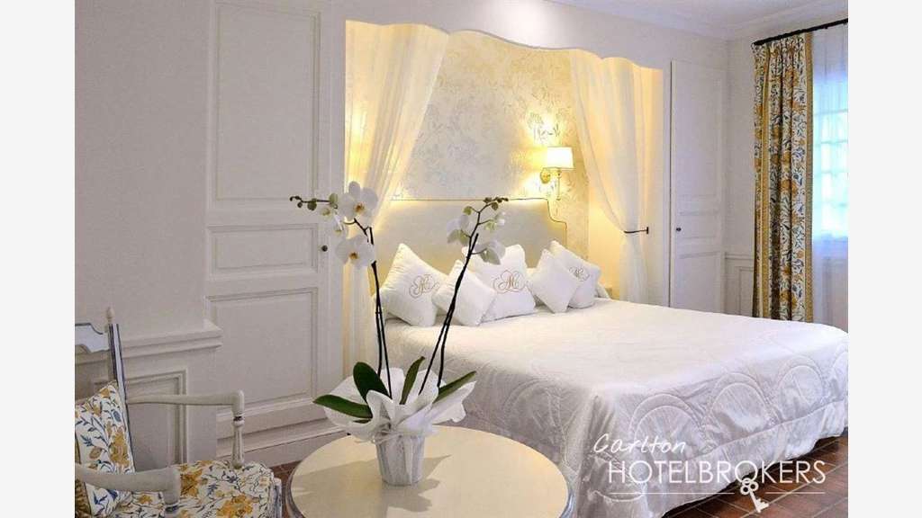 AV hôtel ***** spa et restaurant gastronomique 84