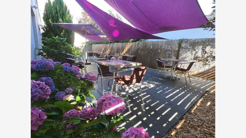 Vente hôtel restaurant sur la Côte de Jade