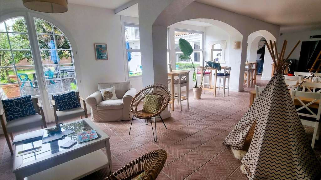 Charente-Maritime (17), A Vendre Murs et Fonds