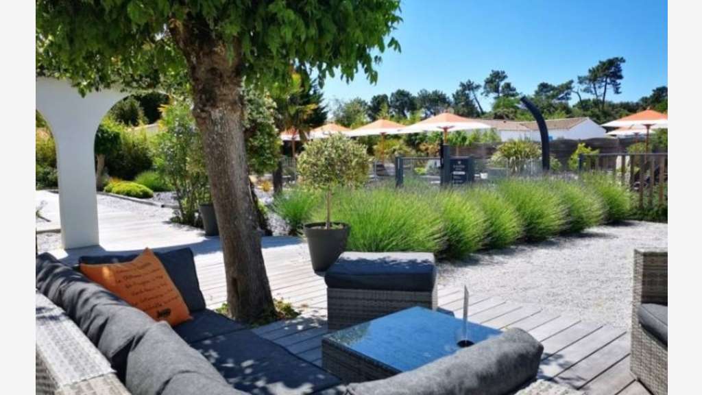 Charente-Maritime (17), A Vendre Murs et Fonds