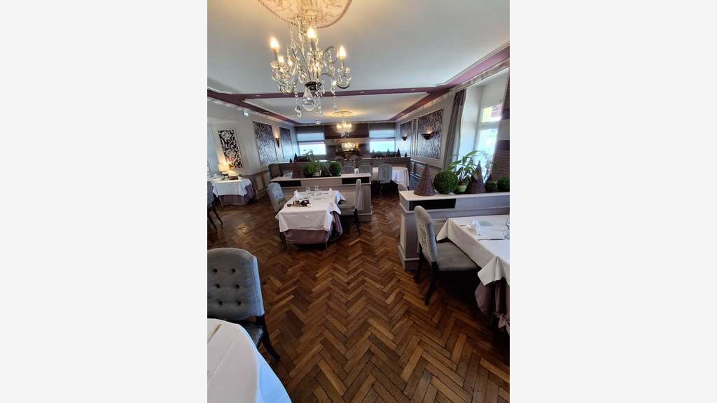 AV hôtel restaurant avec lic IV et murs en Mayenne
