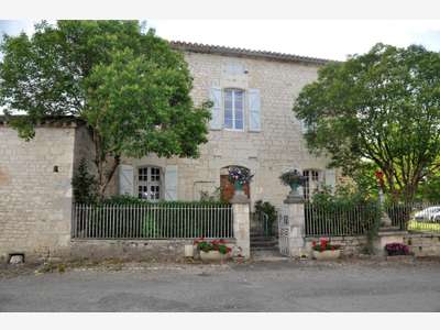 GRANDE PROPRIETE - GITE / CHAMBRES D'HÔTES
