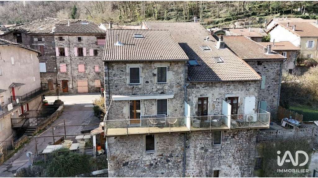 Hotel restaurant à Montpezat-sous-Bauzon