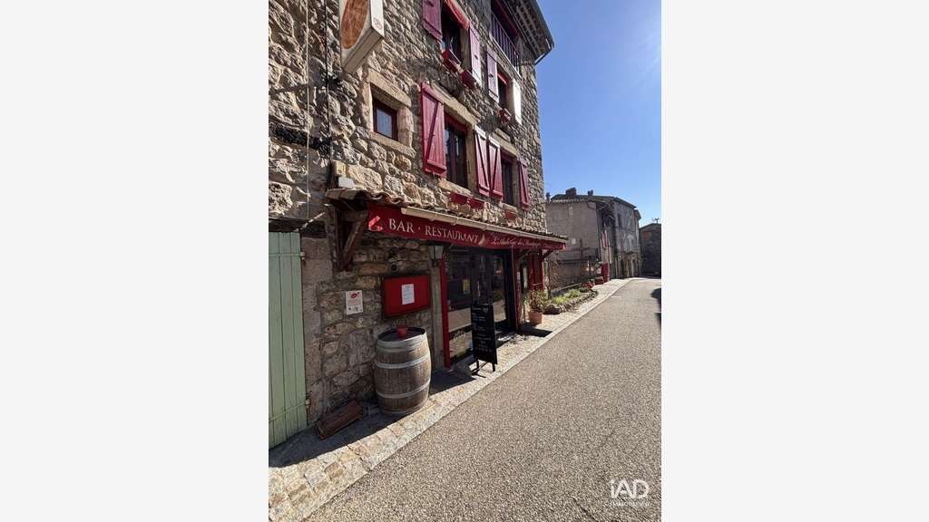 Hotel restaurant à Montpezat-sous-Bauzon