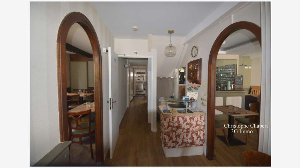 Vente hôtel restaurant à Orcival emplacement strat