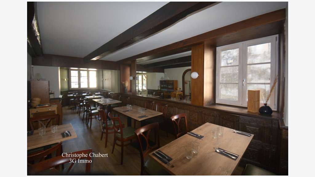 Vente hôtel restaurant à Orcival emplacement strat