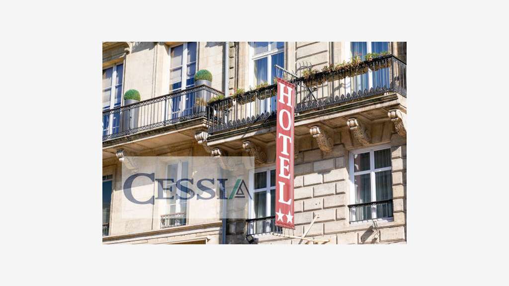 AV hôtel bar restaurant étoilés axe passant 45