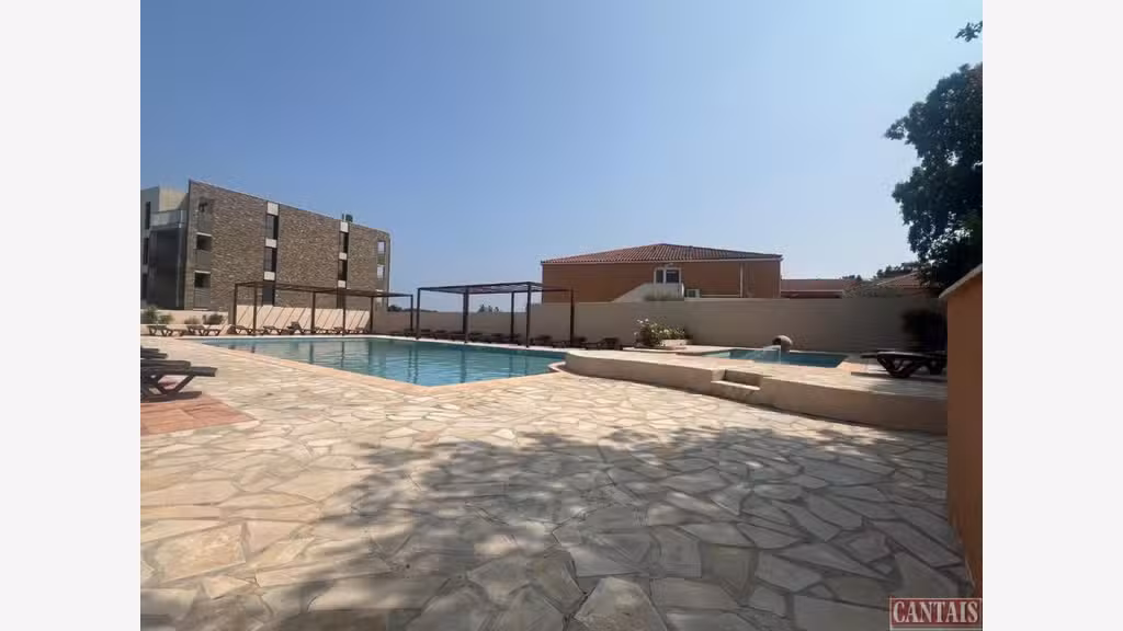Vente hôtel bureau secteur périurbain en Provence