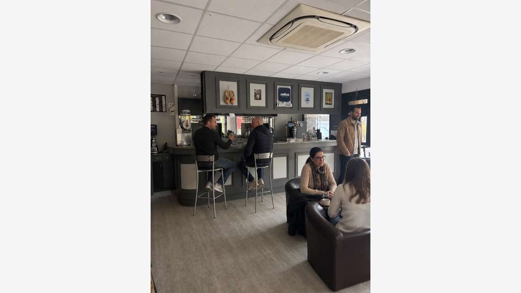 Vend mur et fonds hôtel restaurant **  en Ardèche