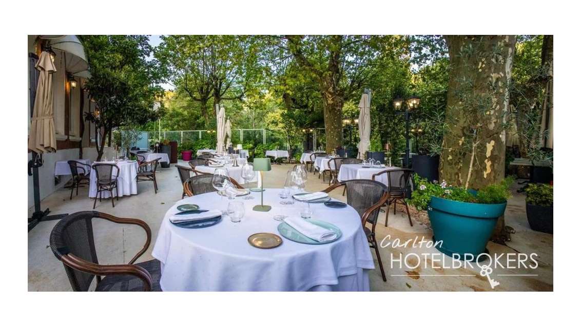 Reprise hôtel restau **** station thermale