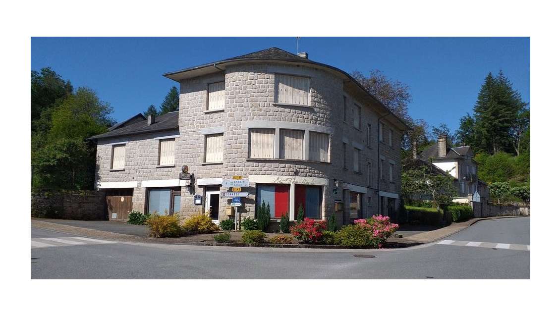 À vendre hôtel-restaurant à Vitrac sur Montane