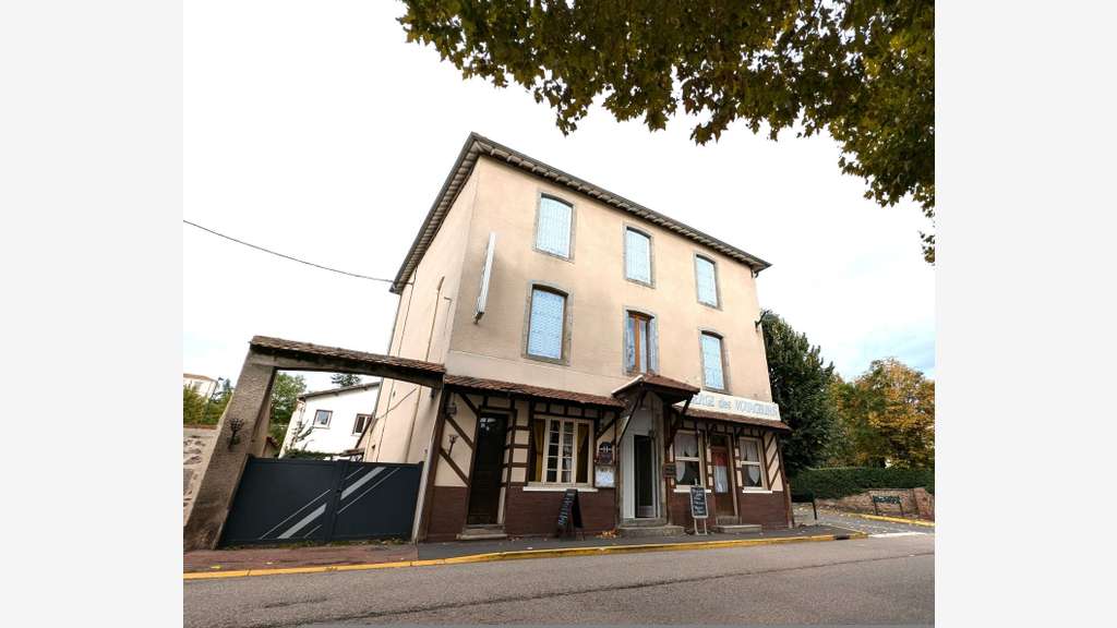 A vendre hôtel restaurant à Saint Germain Laval