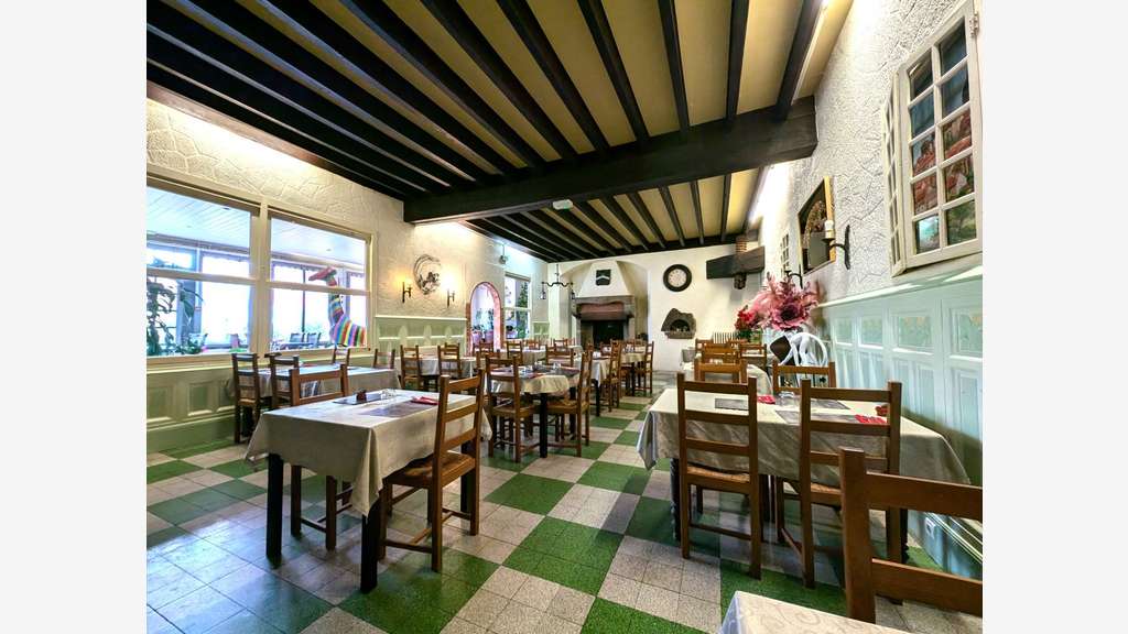 A vendre hôtel restaurant à Saint Germain Laval