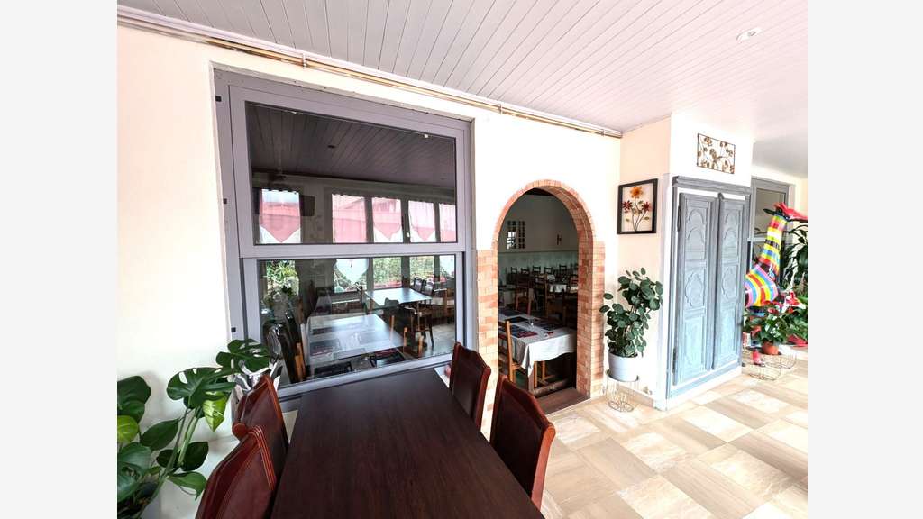 A vendre hôtel restaurant à Saint Germain Laval
