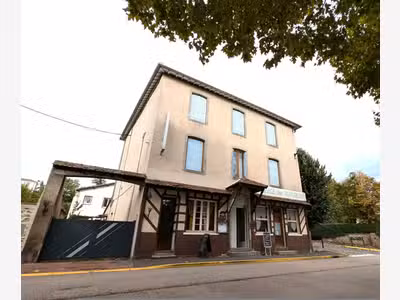 A vendre hôtel restaurant à Saint Germain Laval
