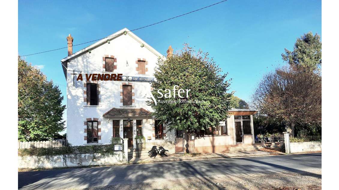 Vente hôtel restaurant sur 1.6 ha Puy-Guillaume