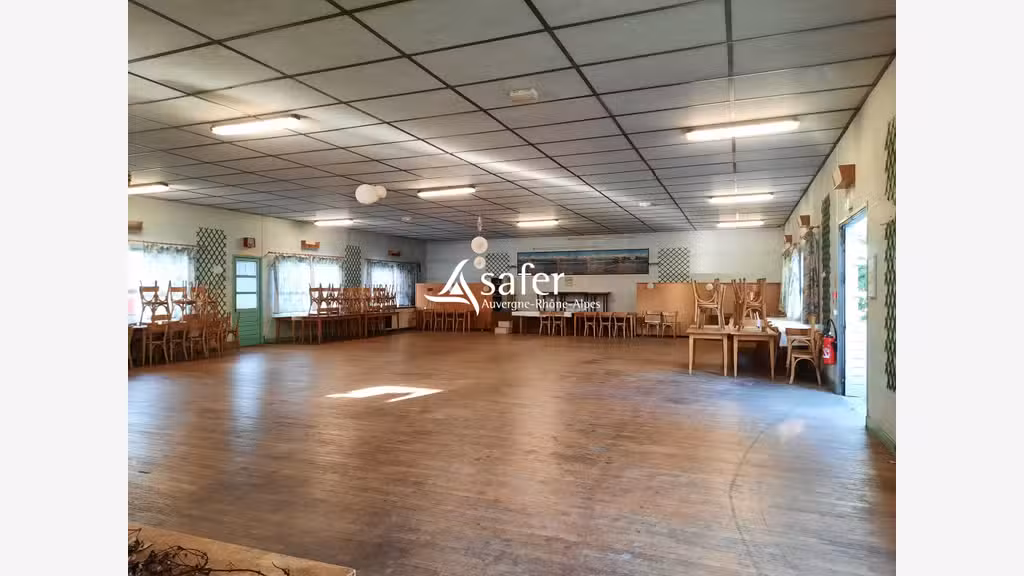 Vente hôtel restaurant sur 1.6 ha Puy-Guillaume