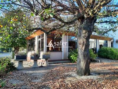 Vente hôtel restaurant sur 1.6 ha Puy-Guillaume