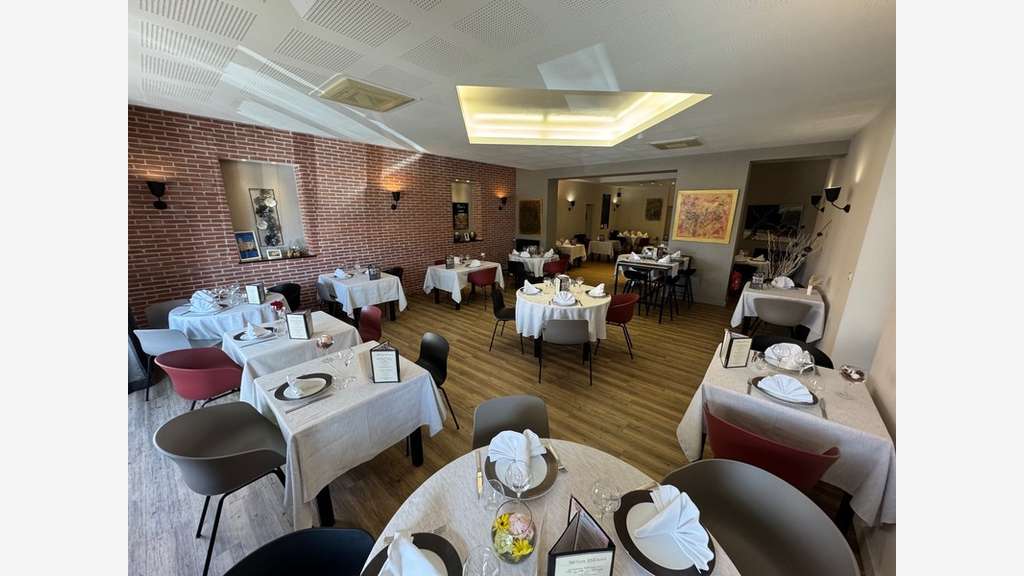 Vente fonds + murs hôtel restaurant proche Roanne