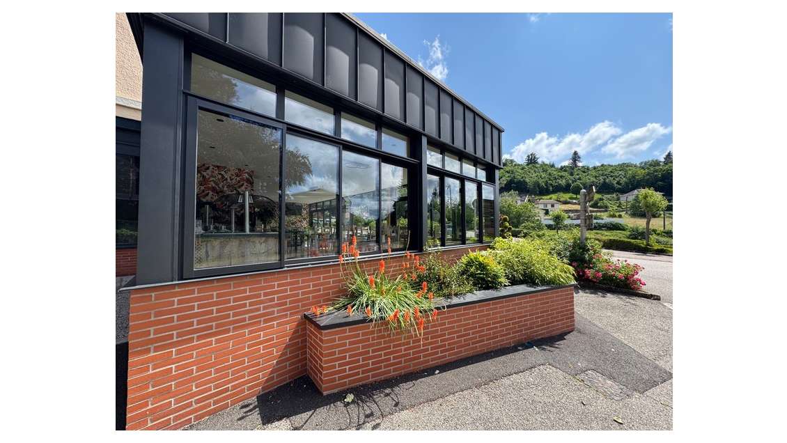 Vente fonds + murs hôtel restaurant proche Roanne