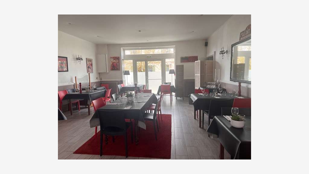 Vente magnifique hôtel restaurant à St Aigulin
