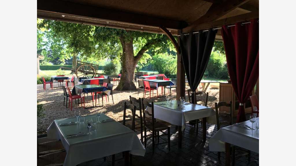 Vente magnifique hôtel restaurant à St Aigulin