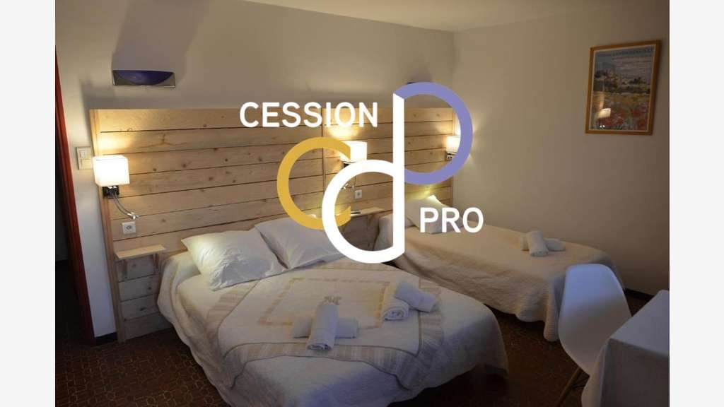 Cède hôtel restaurant prestige au cœur du Luberon