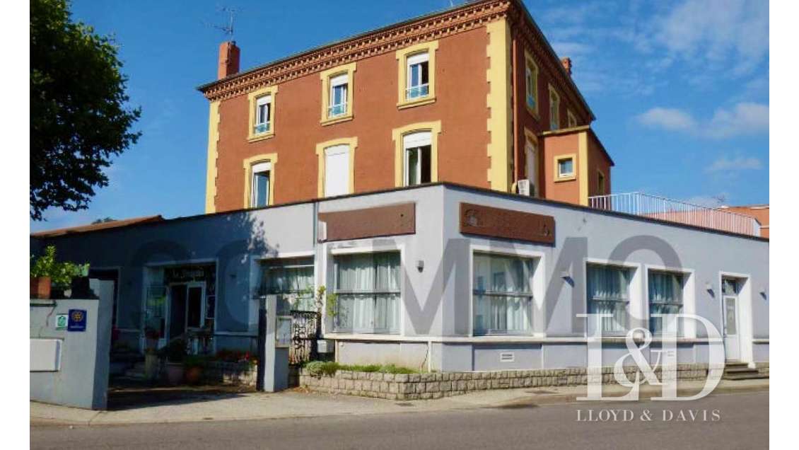 Hôtel-Restaurant avec Licence IV, appart T3 neuf