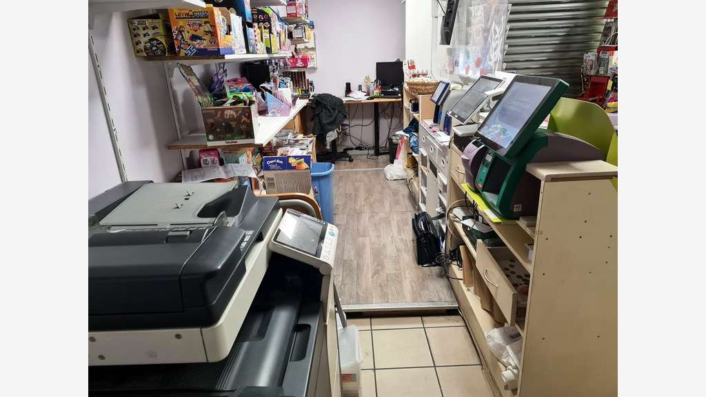 ALES. Belle affaire LOTO-PRESSE dans petit centre