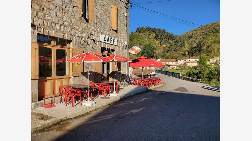 A vendre murs et fonds à Arcens (Ardèche) 