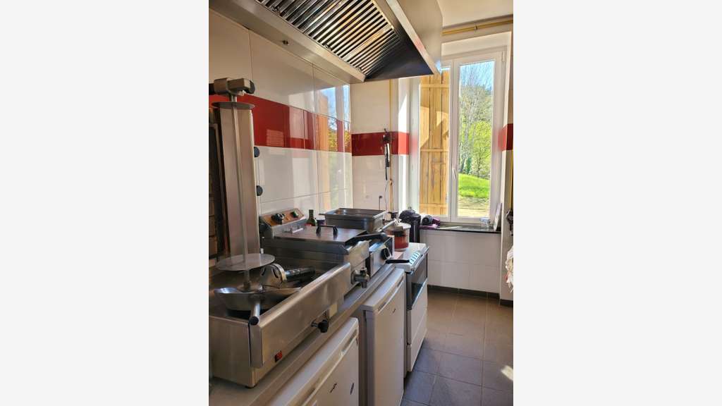 A vendre murs et fonds à Arcens (Ardèche) 