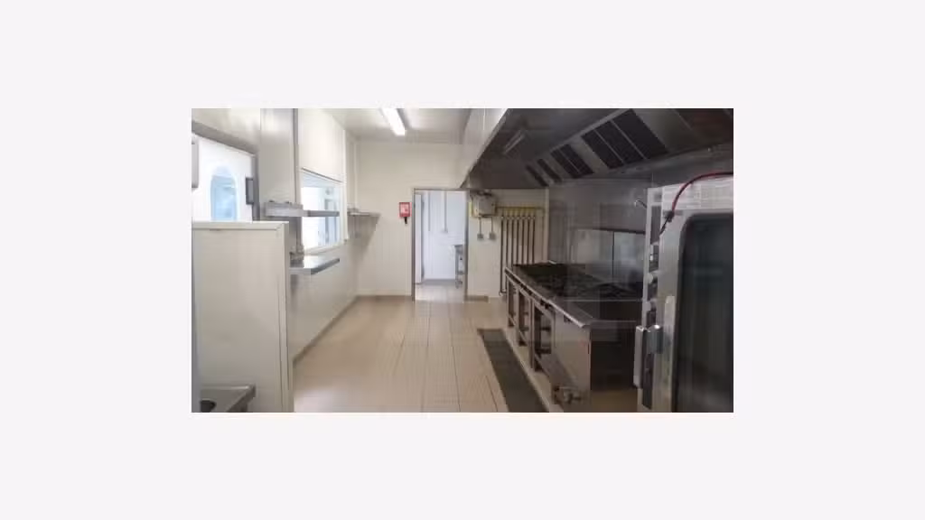 A vendre local laboratoire traiteur à Châteaubourg