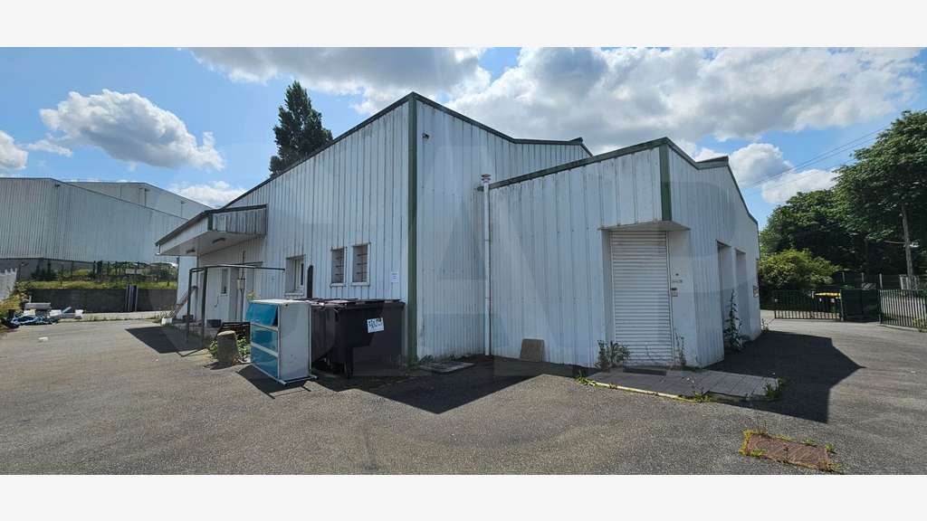 A vendre local laboratoire traiteur à Châteaubourg