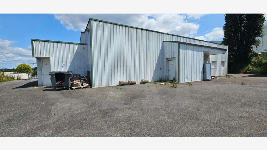 A vendre local laboratoire traiteur à Châteaubourg