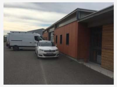 Acheter local 173m² à Caumont-sur-Durance
