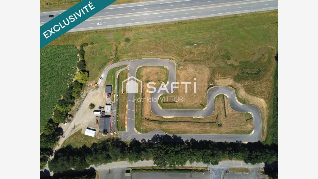 Site de karting de 2,45 ha avec piste de 420 m