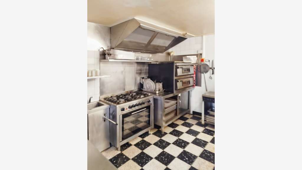 Restaurant tradi 200m² à vendre à Confrancon (01)
